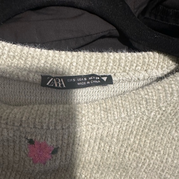 Zara Green Sweater with Pink Accents - Picture 2 of 4